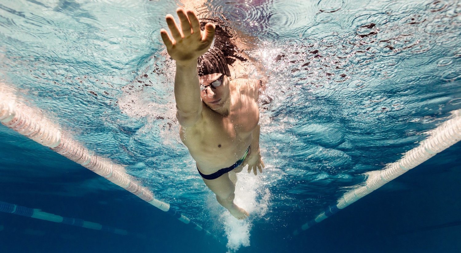 La guía definitiva para ganar músculo con la natación