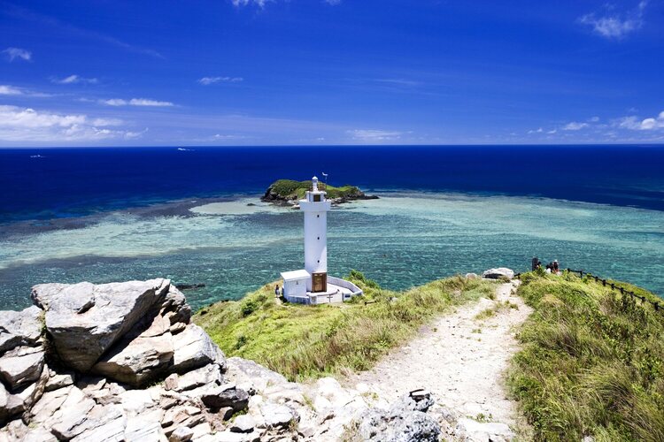 Okinawa es una isla japonesa localizada en el mar de China Oriental, al este de Taiwán