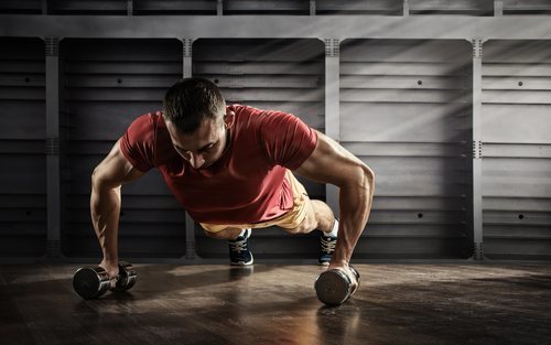 El CrossFit es ideal para aquellas personas que quieran realizar una actividad física dinámica y en grupo. Para los usuarios que sólo busquen un cuerpo estético, lo mejor es la musculación tradicional en el gimnasio.