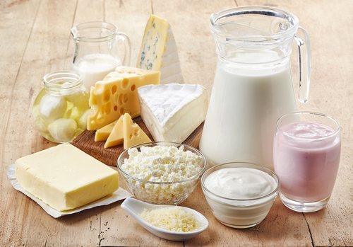 Uno de los componentes prohibidos por esta dieta son los lácteos de cualquier tipo.