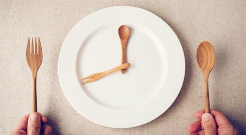 La dieta fasting se basa en ayunos de 16 horas para bajar de peso.
