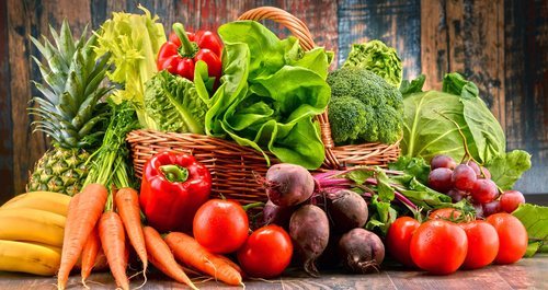 Antes de echar mano de complejos vitamínicos, es mejor consumir más frutas y verduras.