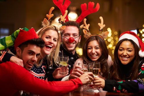 Las bebidas alcohólicas y los refrescos son dos de las causas principales por las que se gana peso en Navidad.
