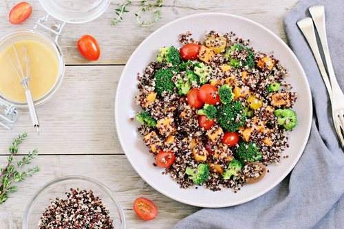 La quinoa, un superalimento que mejorará las propiedades de cualquier ensalada.