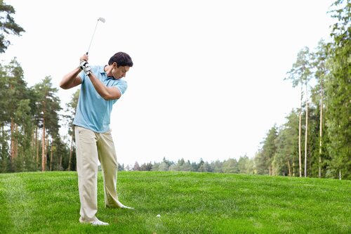 Las lumbares de los golfistas es la zona más afectada por las rotaciones que realizan