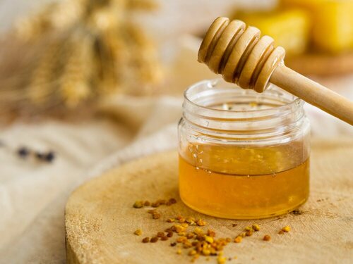 Para los deportistas que hacen ejercicios con intensidad alta, la miel es ideal por su alto aporte de energía y lo rápido que llega a los músculos.