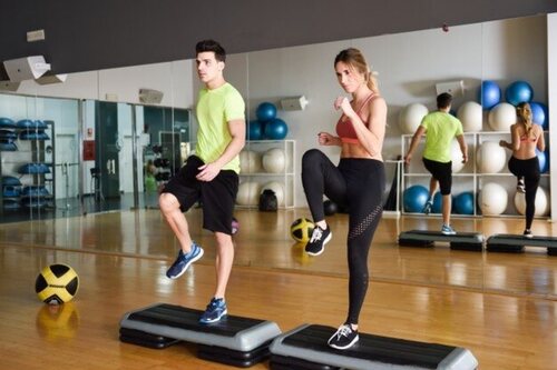Las plataformas ocupan poco espacio y son necesarias tanto para trabajar el cardio como para ejercicios de pierna.